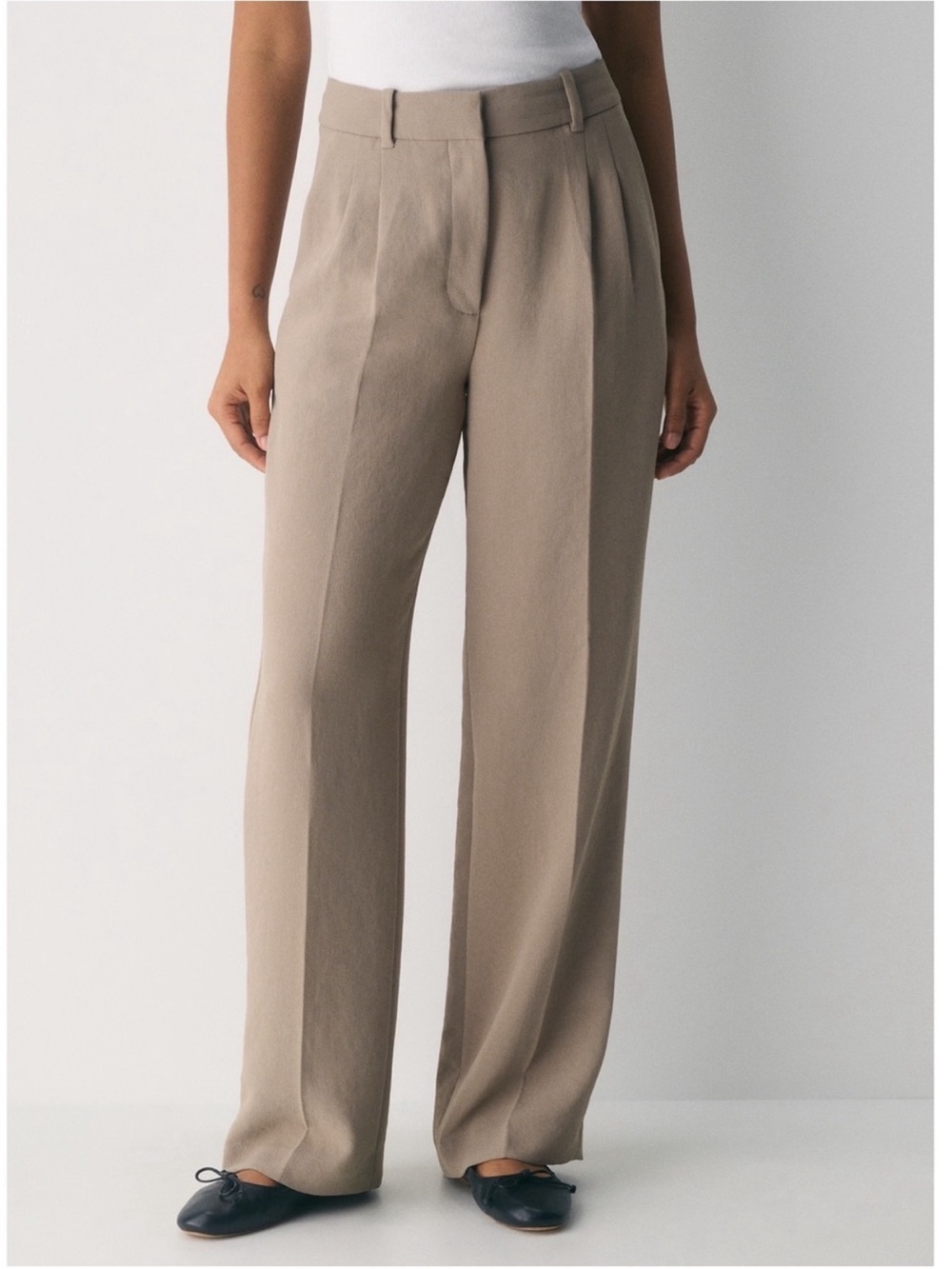 Aritzia The Effortless Pant Crepette Nomad Taupe Wide Leg Size 6 Short